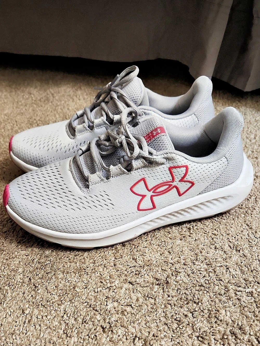 Under Armour Comfort Deluxe Gray & Pink Athletic Shoes